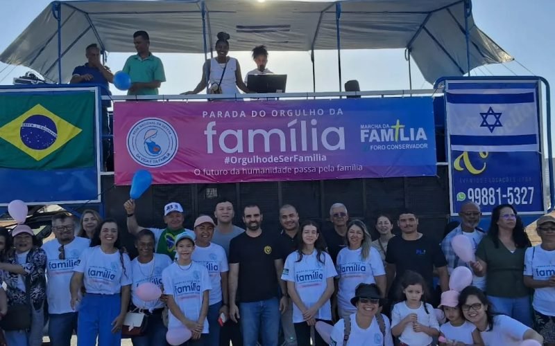 1ª Parada do Orgulho da Família Tradicional celebra valores conservadores e fé em evento no gramado da Catedral