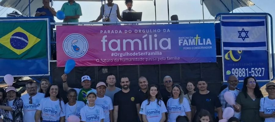 1ª Parada do Orgulho da Família Tradicional celebra valores conservadores e fé em evento no gramado da Catedral